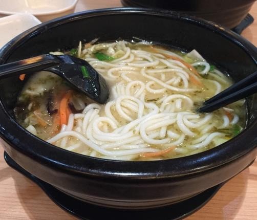 傣晓妹过桥米线